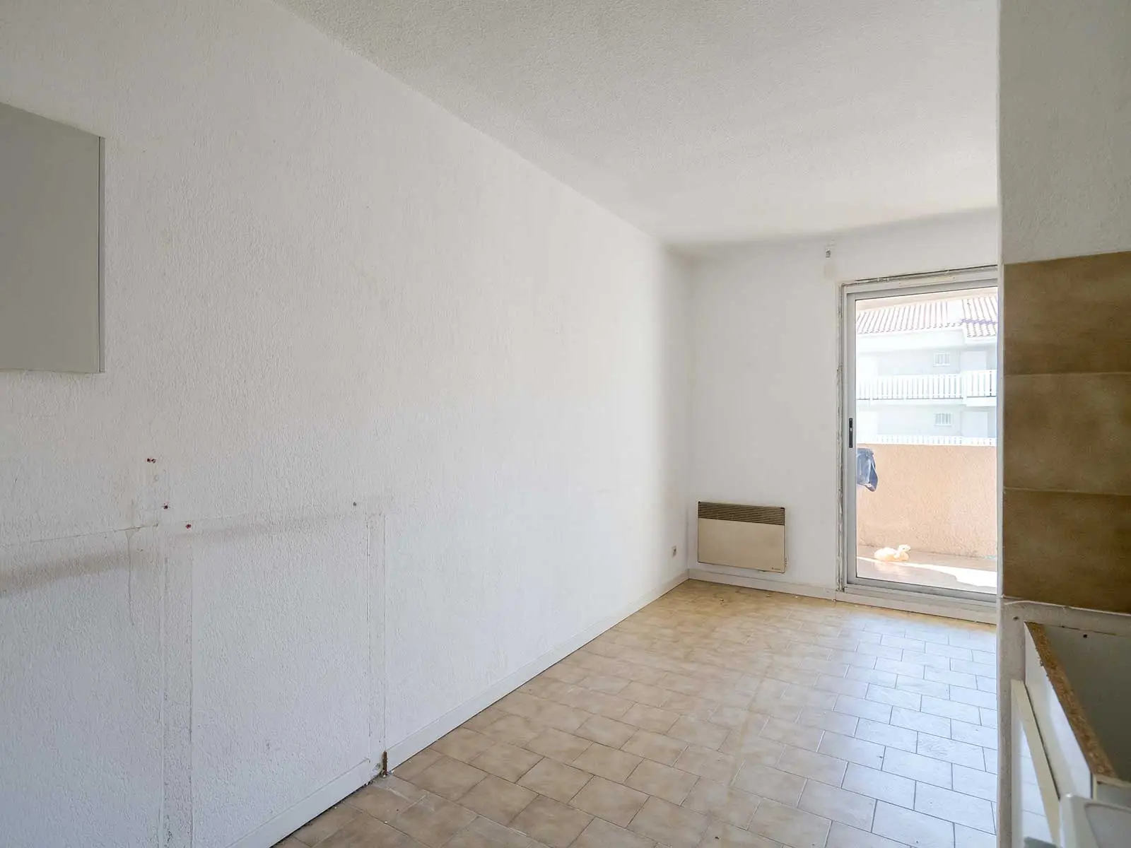 Rénovation d'un appartement à La Seyne sur Mer, photographie de la cuisine avant travaux